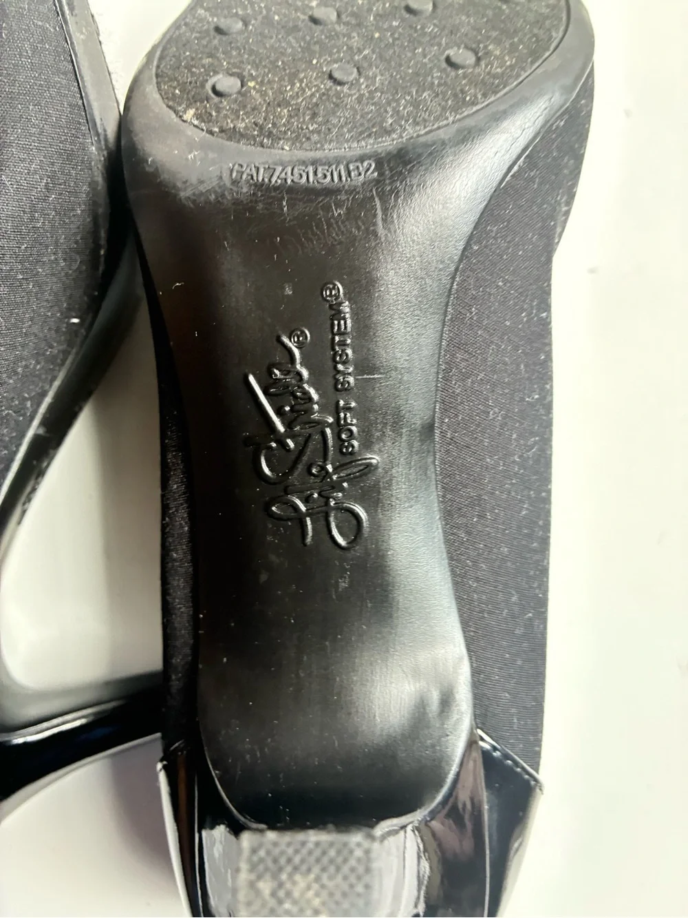 Life Stride Two-Tone Gray and Black Comfort Pumps